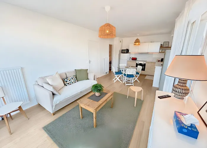 Sur Mer, 2 Minute Walk To Beach, 2 Parking Spaces And Balcony *