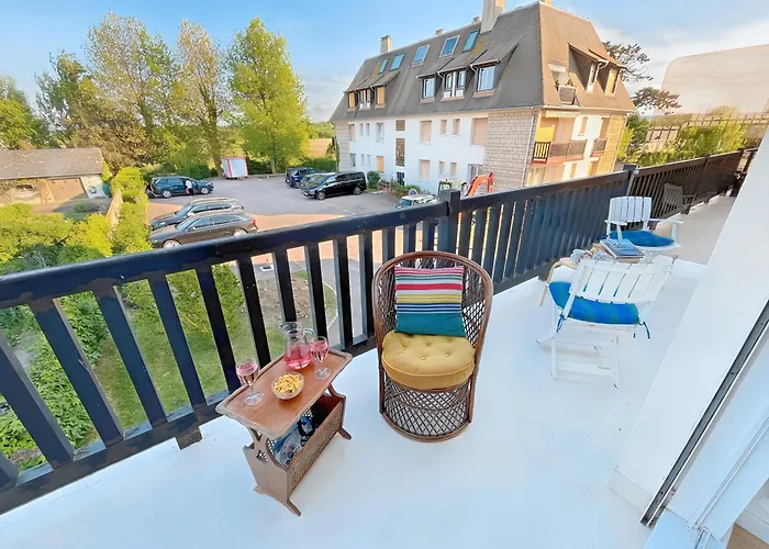 Sur Mer, 2 Minute Walk To Beach, 2 Parking Spaces And Balcony