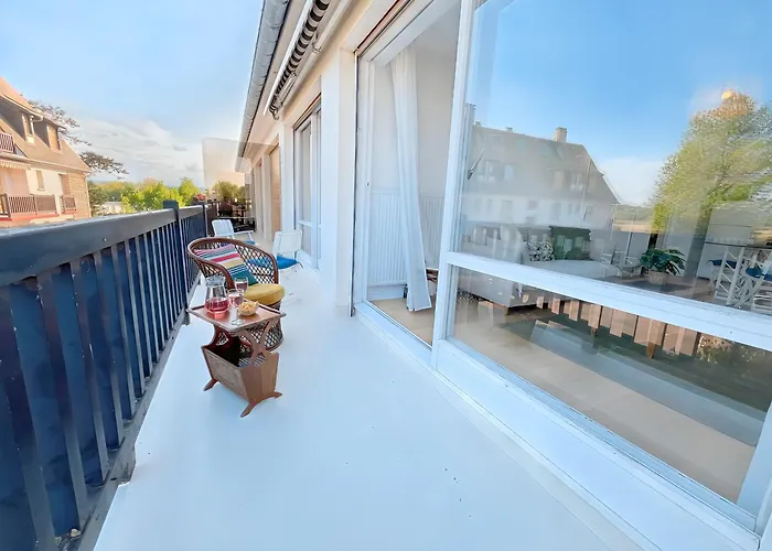 Sur Mer, 2 Minute Walk To Beach, 2 Parking Spaces And Balcony דירה בלונוויל-סור-מר