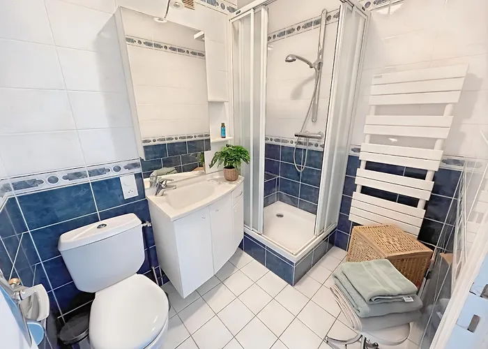 Sur Mer, 2 Minute Walk To Beach, 2 Parking Spaces And Balcony *