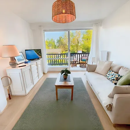 Sur Mer, 2 Minute Walk To Beach, 2 Parking Spaces And Balcony * Blonville-sur-Mer