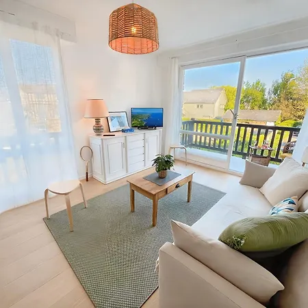 Sur Mer, 2 Minute Walk To Beach, 2 Parking Spaces And Balcony Blonville-sur-Mer
