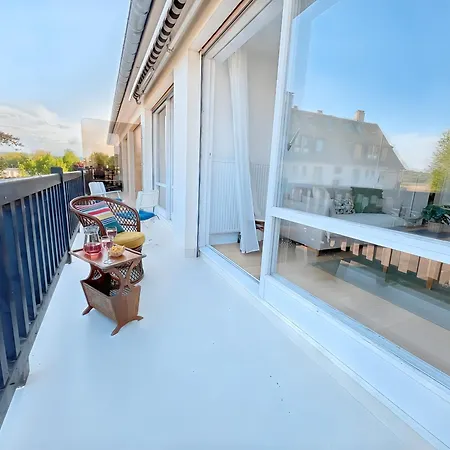 Sur Mer, 2 Minute Walk To Beach, 2 Parking Spaces And Balcony 아파트 블롱빌 쉬르 메르