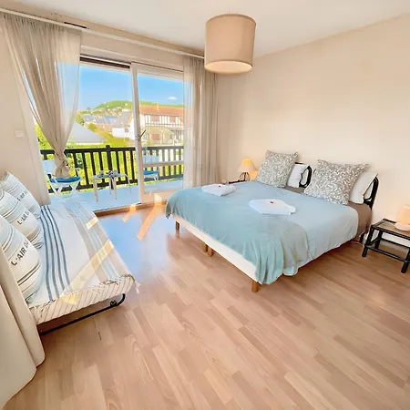 Sur Mer, 2 Minute Walk To Beach, 2 Parking Spaces And Balcony 아파트 *