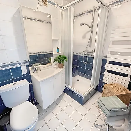 Sur Mer, 2 Minute Walk To Beach, 2 Parking Spaces And Balcony *