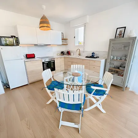 아파트 Sur Mer, 2 Minute Walk To Beach, 2 Parking Spaces And Balcony 블롱빌 쉬르 메르