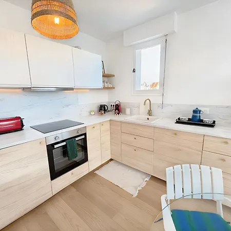 Sur Mer, 2 Minute Walk To Beach, 2 Parking Spaces And Balcony Apartment *