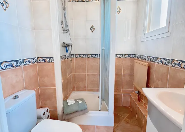 Sur Mer, 2 Minute Walk To Beach, 2 Parking Spaces And Balcony Appartement Blonville-sur-Mer