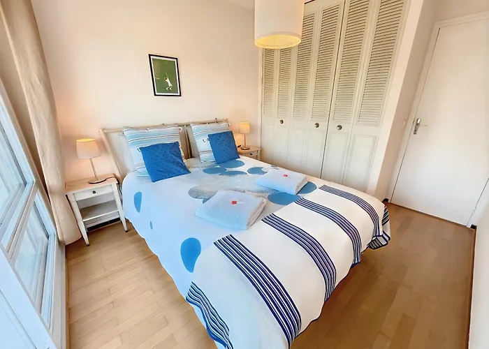 Appartement Sur Mer, 2 Minute Walk To Beach, 2 Parking Spaces And Balcony