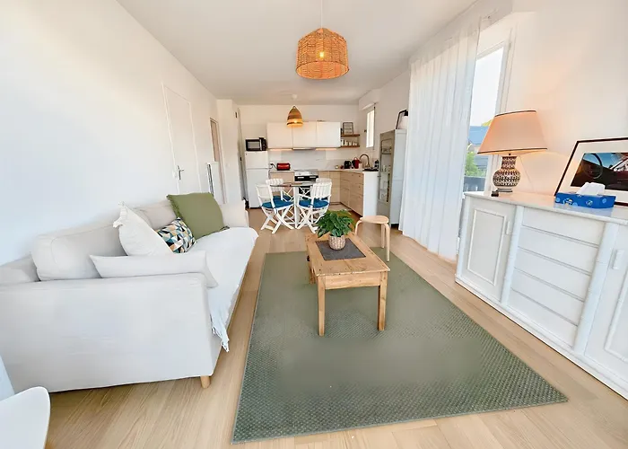 Sur Mer, 2 Minute Walk To Beach, 2 Parking Spaces And Balcony Appartement *