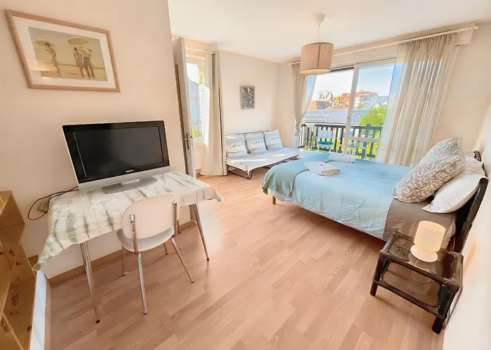 Appartement Sur Mer, 2 Minute Walk To Beach, 2 Parking Spaces And Balcony