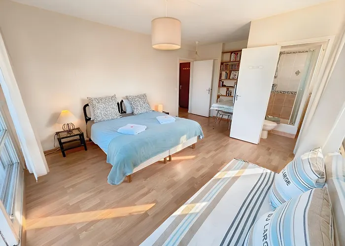 Sur Mer, 2 Minute Walk To Beach, 2 Parking Spaces And Balcony Blonville-sur-Mer