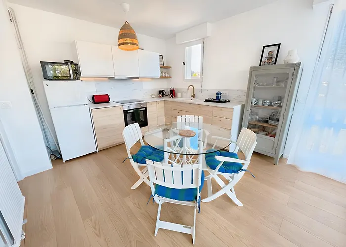Appartement Sur Mer, 2 Minute Walk To Beach, 2 Parking Spaces And Balcony Blonville-sur-Mer